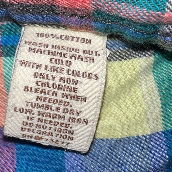 WOMEN’S 100% cotton, flannel, long sleeved, plaid shirt - Picture 5 of 5